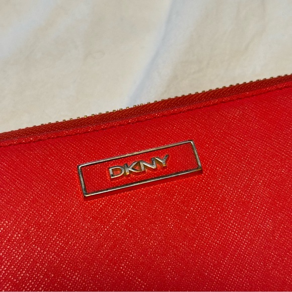 DKNY Summer Spring Wallet Coral - Picture 2 of 10